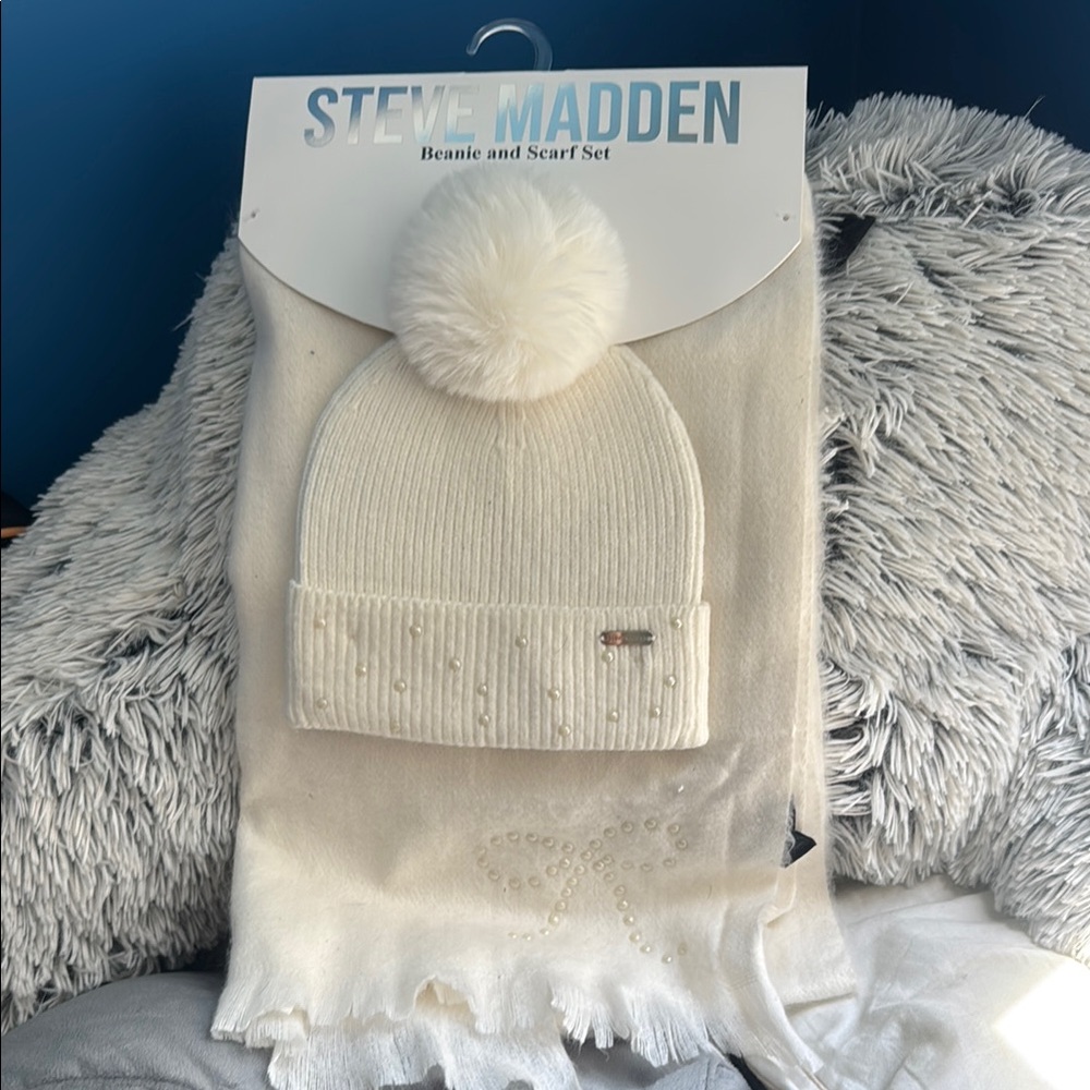 Steve Madden Ivory Beanie and Scarf Set